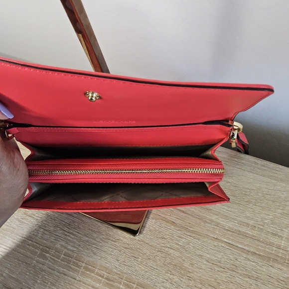 NWOT - MICHEAL KORS Medium Logo Crossbody - Picture 4 of 7